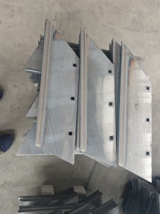 Laser cladding machine for blades