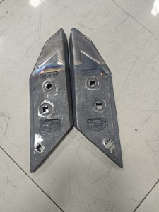 Laser cladding machine for blades