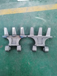 Laser cladding machine for blades