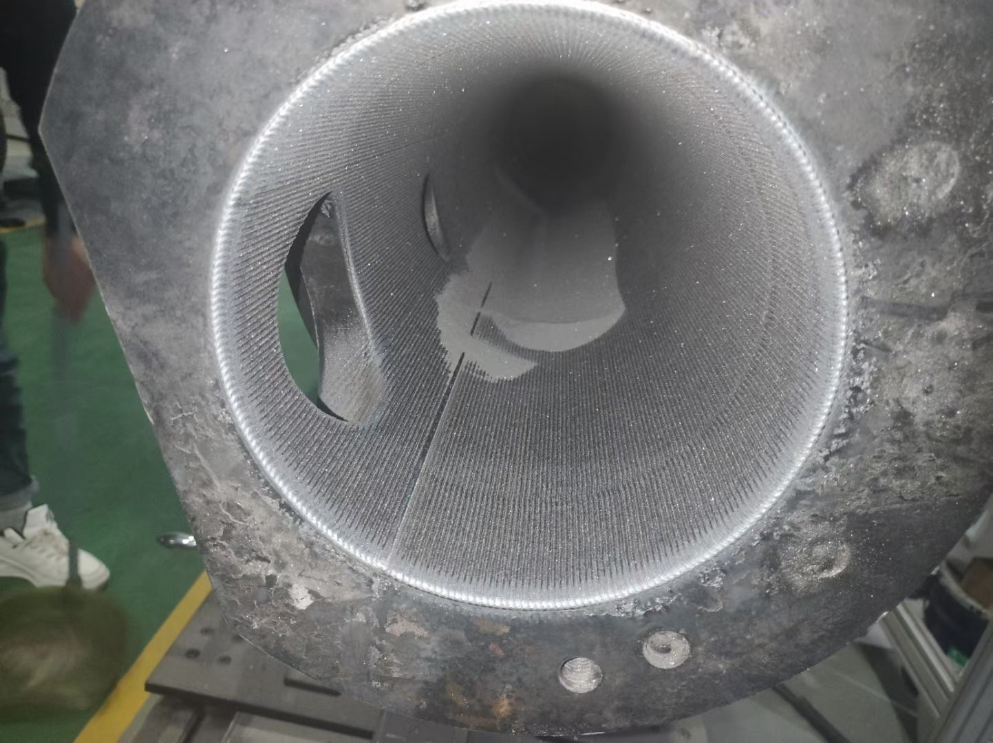 Duomu laser-cladding case for an extruder barrel with a 190 mm internal diameter