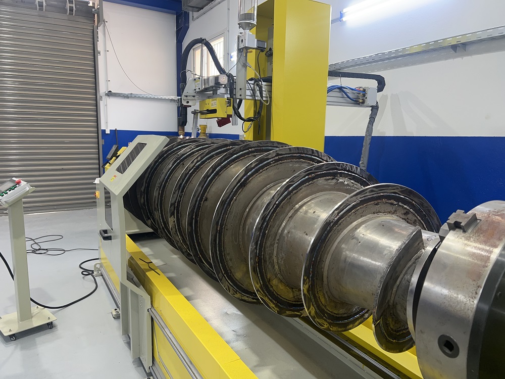 Example of an industrial screw flight or spiral blade surface prepared for PTA hardfacing. Use a project-specific image where available; otherwise identify it as an application image.